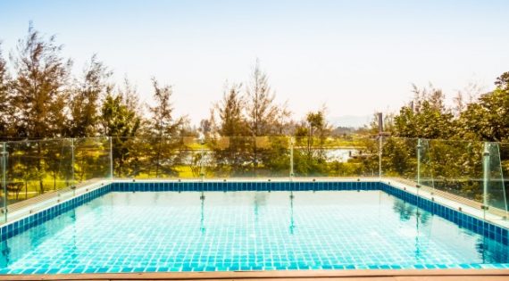 ¿Por qué es importante realizar un correcto mantenimiento de la piscina?